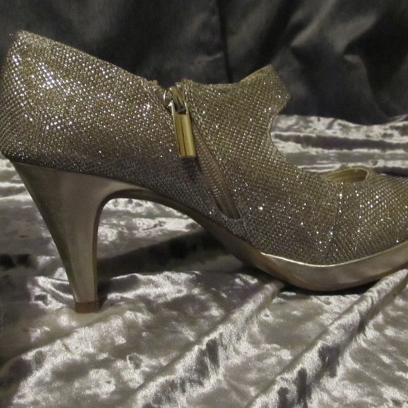 Bandolino Melizza Gold Heels Size 8M $25 - Picture 6 of 11